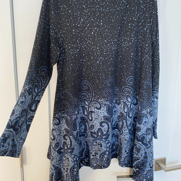 Lady's top - Picture 2 of 6